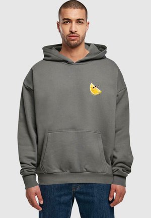 Grå hættetrøje med en frontlomme, prydet med et broderet design af en gul citrusskive. Blødt stof og afslappet pasform.