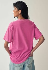 Next BRIGHT GRAPHIC CREW NECK  - T-shirt print - pink ibiza city