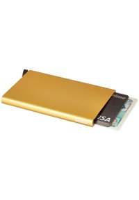 Tarjetero de aluminio dorado con un perfil delgado, destacando dos tarjetas parcialmente visibles. El diseño es elegante con una textura suave y un detalle de logo.