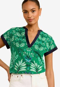 Unselected, green print