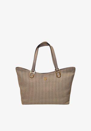 Borsa tote beige e bianca a righe verticali con manici in pelle marrone chiaro e dettagli in oro, caratterizzata da un piccolo emblema d'oro con una "P" al centro.