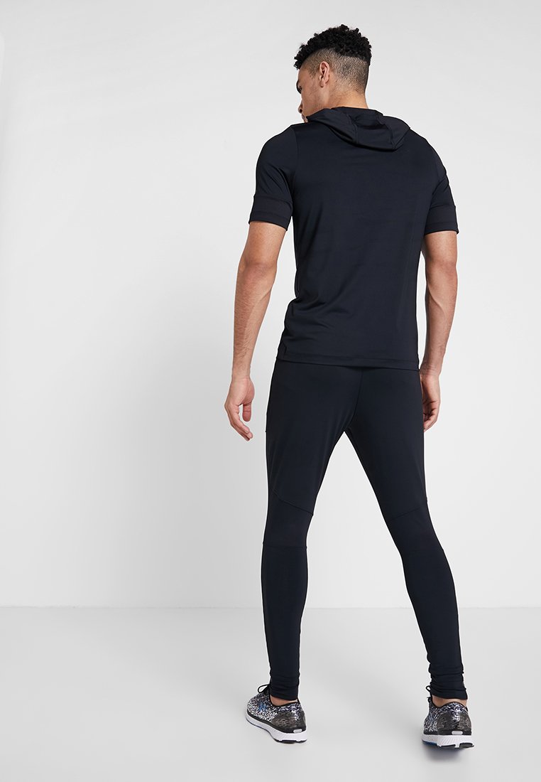 Herren Sportbekleidung | Under Armour RUSH ENGANLIEGEND Jogginghose black/schwarz - PK27492 Herren Sportbekleidung | Under Armour RUSH ENGANLIEGEND Jogginghose black/schwarz - PK27492
