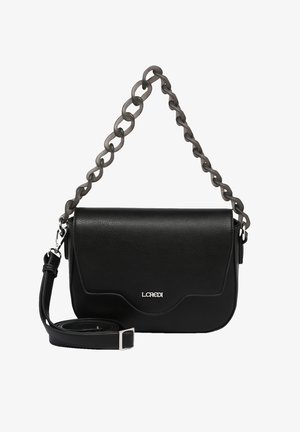 Sac bandoulière en cuir noir avec une chaîne et une bandoulière en cuir amovible. Comprend un design en vagues et un logo argenté à l'avant.