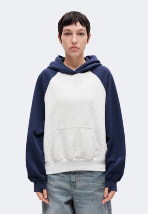 Hollister Co., SHRUNKEN RAGLAN - Суитшърт с качулка - grey/dark blue