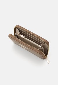Guess LAUREL MEDIUM ZIP AROUND - Portefeuille - dark taupe