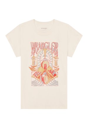 Κρεμ T-shirt με ένα σουρεαλιστικό, πολύχρωμο γραφικό που περιλαμβάνει το κείμενο "Wrangler", αφηρημένα σχήματα, κολόνες και έναν σχεδιασμό με ορεινό τοπίο.