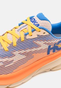 HOKA CLIFTON YOUTH UNISEX - Športni copati - ultramarine/electric tangerine