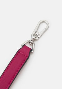 KARL LAGERFELD SIGNATURE POUCH - Delninukė - persian red