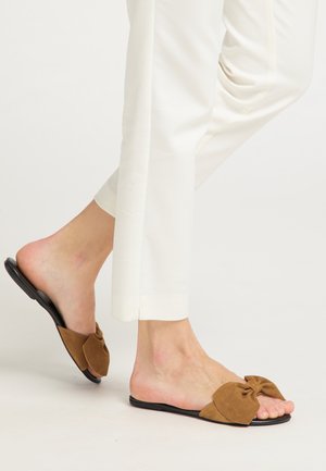 Pantolette flach - cognac