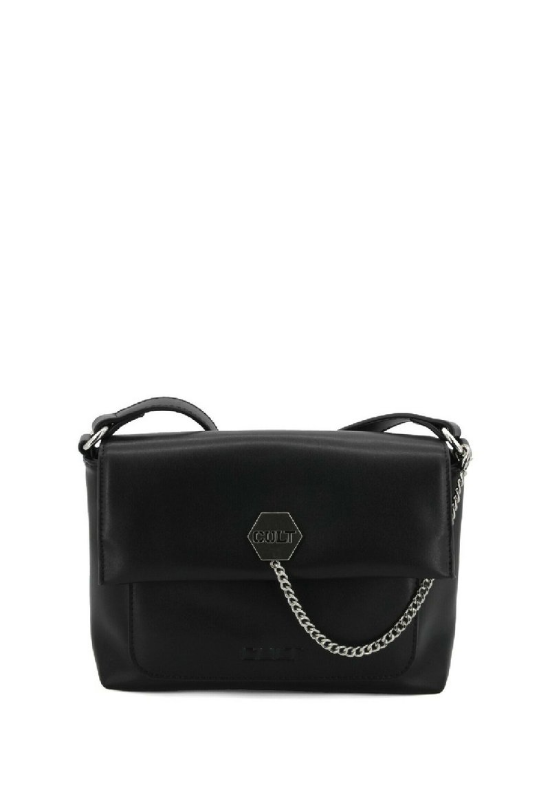 Borsa in pelle nera con forma rettangolare, dotata di pattina pieghevole, tracolla in catena argentata e accento con logo esagonale sulla parte anteriore.