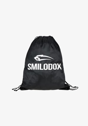 Mochila negra con cordón hecha de material ligero, que presenta un destacado logo blanco "SMILODOX" y una textura elegante y suave.