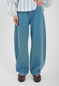 Nevybráno, medium blue denim