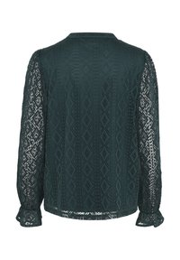 Blouse vert foncé avec une dentelle à motif de losanges complexe, manches longues en voile transparent, et un col rond avec des poignets froncés.