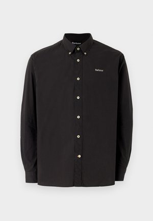 Czarna koszula z długim rękawem i kołnierzykiem zapinanym na guziki, z białym logo Barbour, złotymi guzikami oraz gładką teksturą bawełnianego materiału.