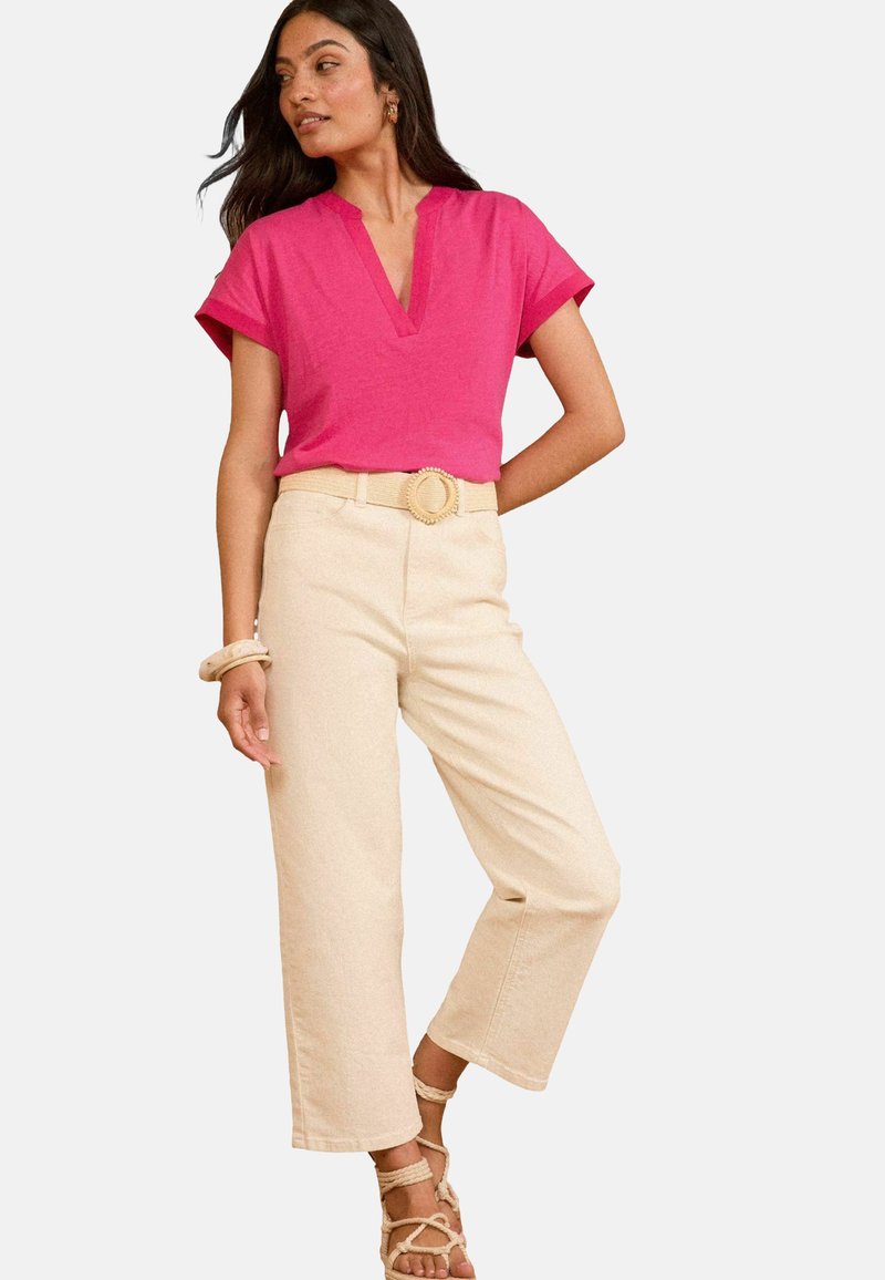 Love & Roses PETITE FIT - V-NECK  - Apdrukāts T-krekls - bright pink