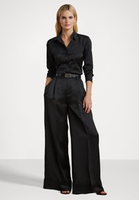 Lauren Ralph Lauren PLEATED SATIN CHARMEUSE WIDE LEG TROUSER - Hlače - black