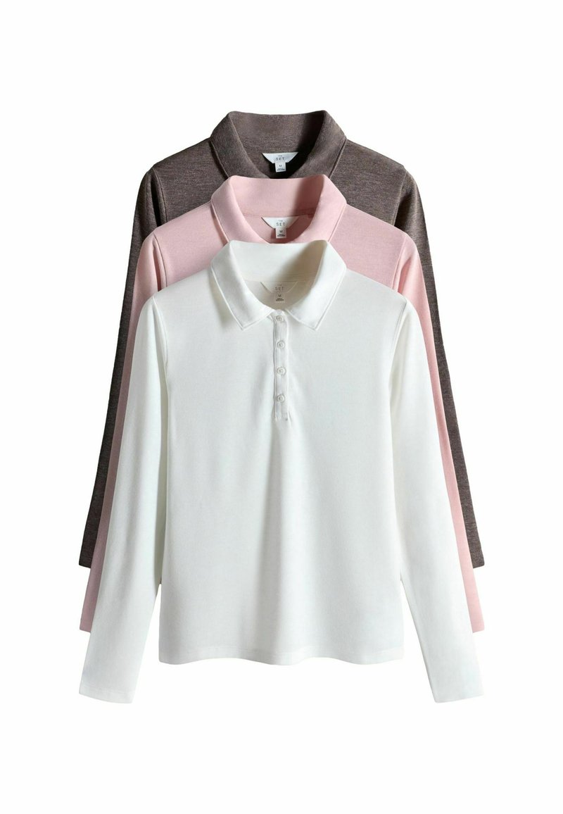 Trīs garām piedurknēm polo krekli: balts, gaiši rozā un tumši brūns. Katram ir apkakle un pogu sliede pa priekšpusi. Kokvilnas maisījuma audums.