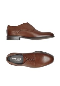 Czarne skórzane buty eleganckie z zaokrąglonym noskiem, minimalistycznym wzornictwem, pięcioma oczkami do sznurowania oraz niskim obcasem. Wewnątrz znajduje się logo "BORGIO".