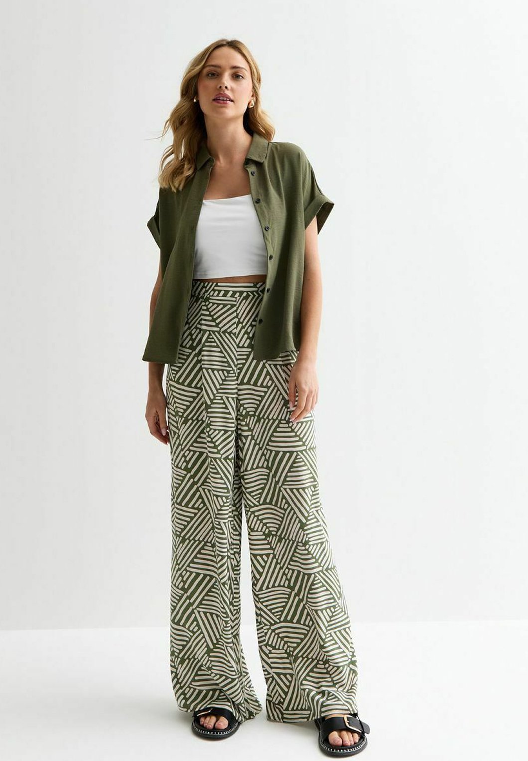 New Look TRIANGLE PRINT WIDE LEG Broek green pattern/groen