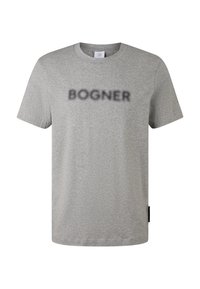 Szary T-shirt z krótkim rękawem i okrągłym dekoltem, z czarnym, rozmytym napisem "BOGNER" nadrukowanym na klatce piersiowej.