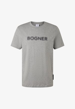 Szary T-shirt z krótkim rękawem i okrągłym dekoltem, z czarnym, rozmytym napisem "BOGNER" nadrukowanym na klatce piersiowej.