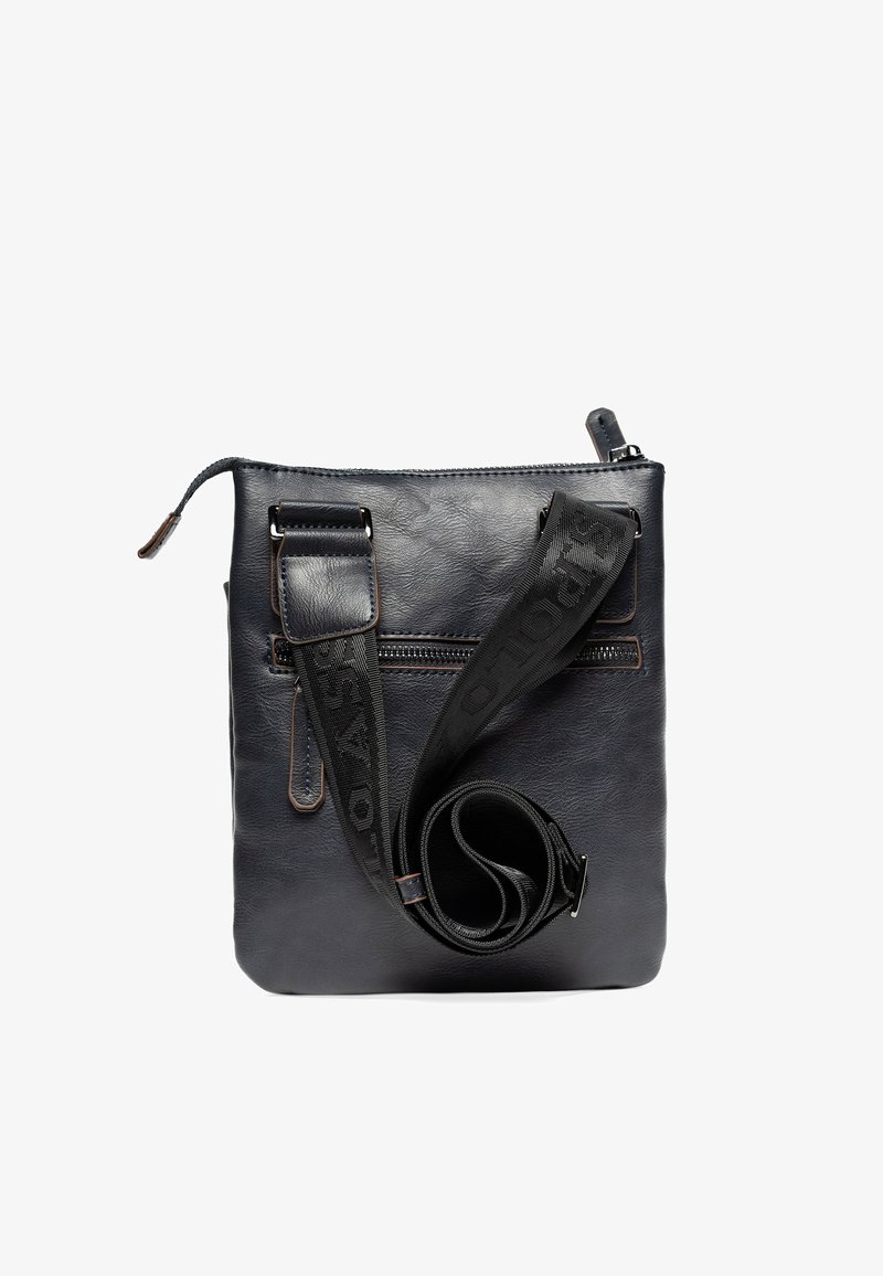 Svart läder crossbody-väska med en texturerad yta, dragkedjestängning, justerbar rem och ett framfick med dragkedja.