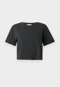 T-shirt preto cropped de mangas curtas com decote redondo exibido contra um fundo branco liso.