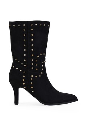 CON TACHAS METÁLICAS - Botas camperas - black