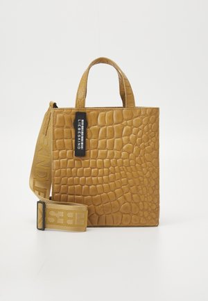 Rektangulær sennepsgul håndtaske med krokodilletekstur, to håndtag og en bred justerbar skulderrem med "Liebeskind" branding.