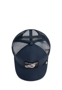 Casquette marine avec des côtés en mesh, visière incurvée, écusson représentant un loup. Comprend une couture décorative et une fermeture ajustable snapback.