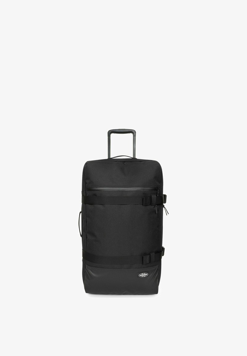 Černý batoh na kolečkách, vyrobený z odolného textilu, s teleskopickou rukojetí, horním zipovým uzávěrem, nastavitelnými popruhy a lesklými akcenty.