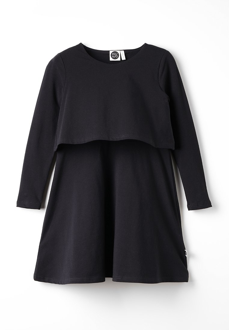 Robe noire à manches longues avec un haut court superposé, encolure ronde et jupe évasée, fabriquée en tissu de coton doux.