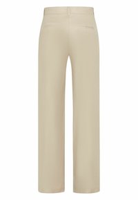 Pantaloni beige a gamba larga con una texture liscia, dotati di una vita, due tasche posteriori e una leggera lucentezza.
