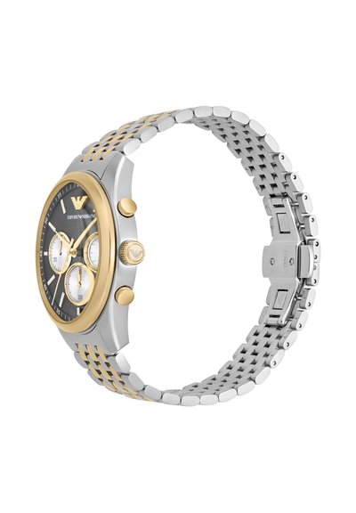 Montre-bracelet chronographe en métal argenté et doré avec cadran noir, trois sous-cadrans, aiguilles dorées et bracelet métallique à maillons avec fermoir.