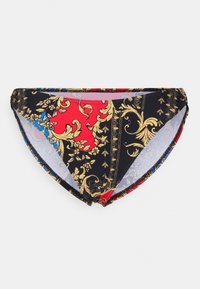 Parte de baixo de biquíni preta com um padrão barroco dourado e detalhes em vermelho e azul. Tecido suave com um design de corte baixo e bordas elásticas.