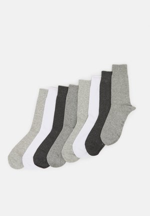 Ensemble de neuf chaussettes dans des nuances variées de gris, noir et blanc. Comprend un mélange de coton doux, une texture lisse et un design de longueur classique.