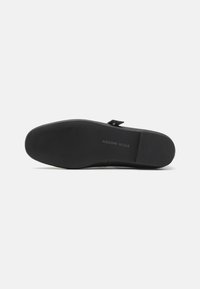 Steve Madden MACBETH - Bailarinas con hebilla - black