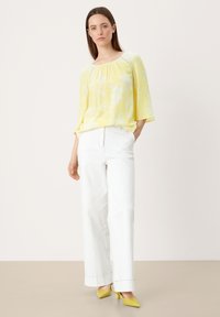 s.Oliver BLACK LABEL MIT ALLOVER-PRINT - Blouse - bright yellow aop