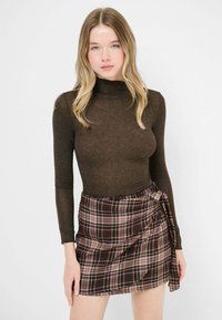 Non selezionato, marrone