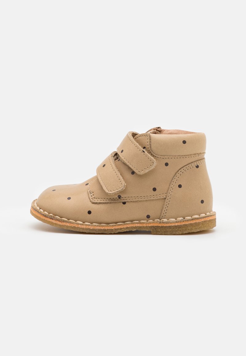 Kinder Sneaker | Konges Sløjd SOURIS PREWALKER SHOE PRINT UNISEX Lauflernschuh magnet/beige - BH44789 Kinder Sneaker | Konges Sløjd SOURIS PREWALKER SHOE PRINT UNISEX Lauflernschuh magnet/beige - BH44789