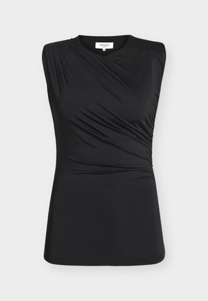 Haut noir sans manches avec fronces diagonales subtiles sur le devant, encolure ronde et silhouette ajustée sur un fond blanc uni.