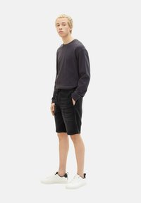 TOM TAILOR DENIM LOOSE FIT SWEAT - Shorts di jeans - used dark stone black denim