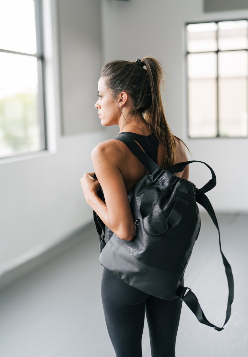 Damen Handtaschen | VOORAY FLEX CINCH Tagesrucksack black foil/schwarz meliert - AI46789 Damen Handtaschen | VOORAY FLEX CINCH Tagesrucksack black foil/schwarz meliert - AI46789