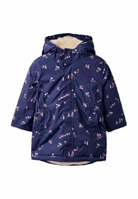 Granatowa kurtka puchowa z pluszowym wnętrzem, z kapturem i kwiecistymi wzorami w kolorze różowym, białym i żółtym. Zawiera dwie kieszenie boczne.