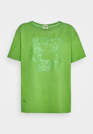 Green short-sleeve t-shirt made of soft fabric featuring a light green tiger graphic print on the front. Rounded neckline and relaxed fit.