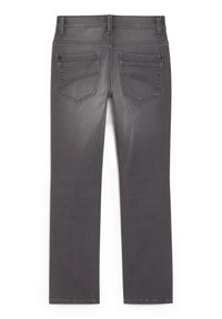 Jean en denim gris à coupe slim, avec deux poches arrière, des détails cousus et une taille standard. Texture lisse avec finition délavée.