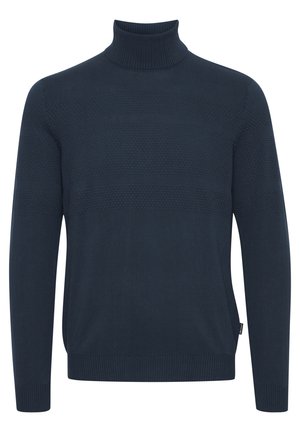 Tums zils džemperis ar augstu apkakli, veidots no adītas materiāla, ar teksturētām horizontālām svītrām, ribota maliņa un noapaļots apakšmal. 