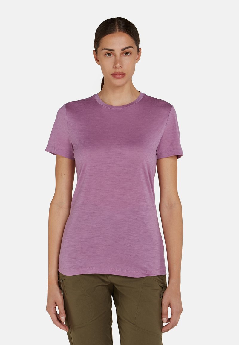 T-shirt a maniche corte, girocollo, di colore viola chiaro, realizzato in tessuto morbido con una texture liscia. Presenta una vestibilità rilassata e nessun motivo visibile.
