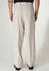 Next EDIT RELAXED SMART - Chino stiliaus kelnės - stone