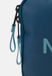 The North Face BASE CAMP VOYAGER DOPP KIT UNISEX - Mosózsák - midnight petrol/algae blue